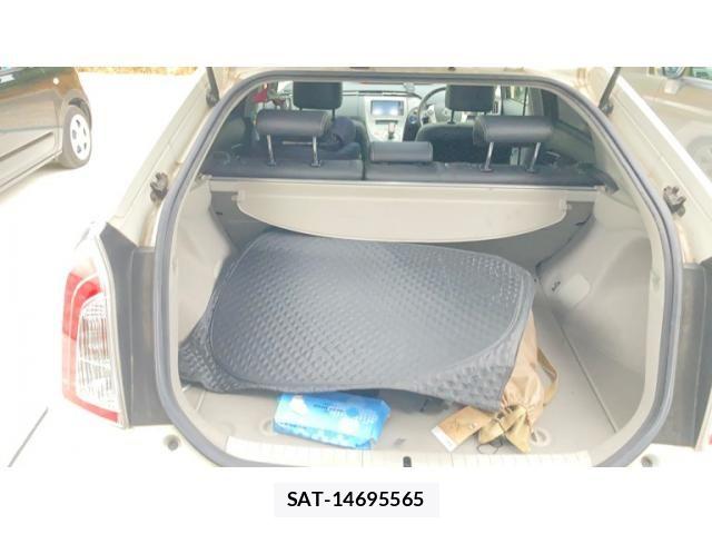 Toyota PRIUS 2013-06 7359365-16