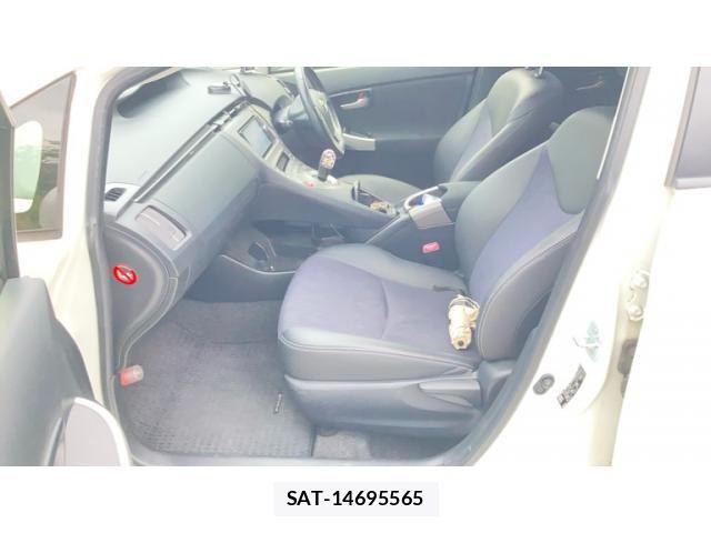 Toyota PRIUS 2013-06 7359365-18