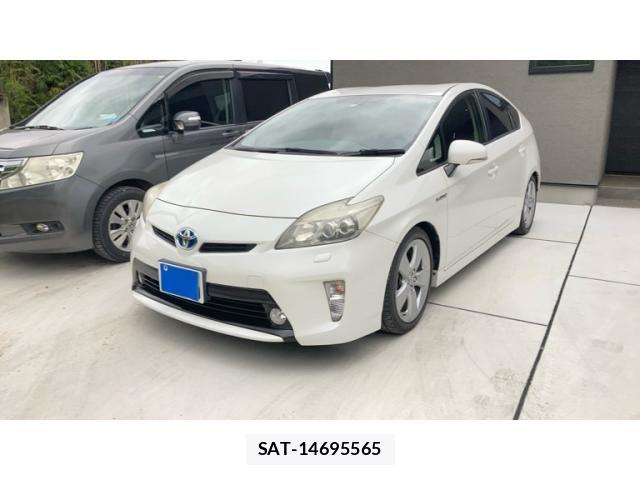 Toyota PRIUS 2013-06 7359365-1