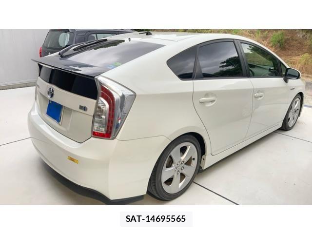 Toyota PRIUS 2013-06 7359365-3