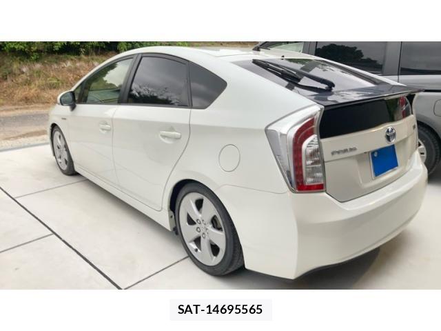 Toyota PRIUS 2013-06 7359365-4