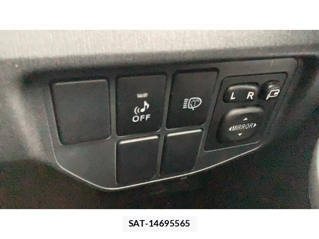 Toyota PRIUS 2013-06 7359365-7