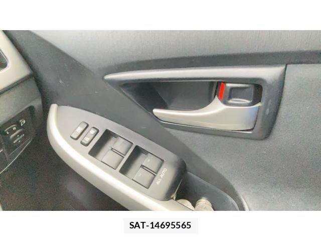 Toyota PRIUS 2013-06 7359365-8