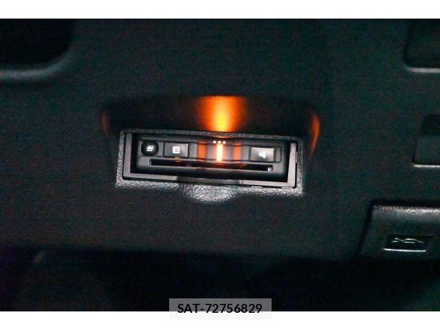 Toyota PRIUS 2021-05 7359349-26