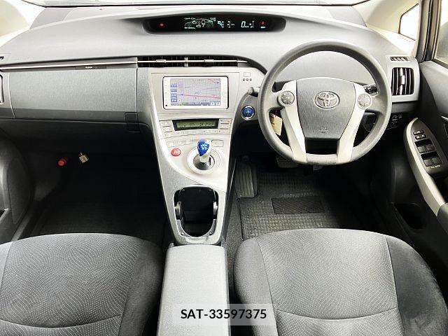 Toyota PRIUS 2013-07 7359383-1