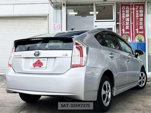 Toyota PRIUS 2013-07 7359383-2