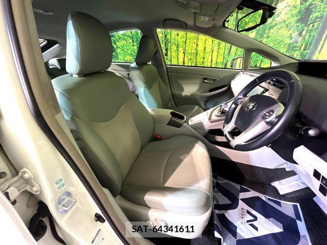 Toyota PRIUS 2014-11 7359368-7