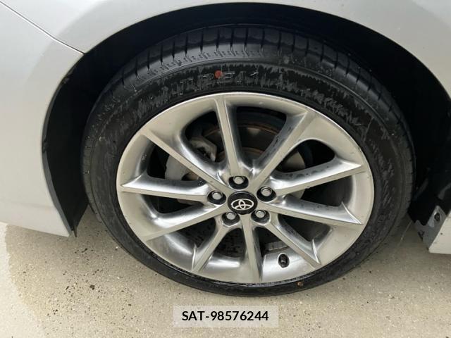 Toyota PRIUS 2014-02 7359389-10