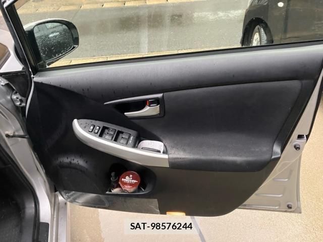 Toyota PRIUS 2014-02 7359389-13