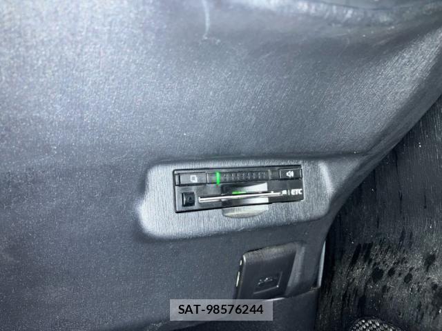 Toyota PRIUS 2014-02 7359389-16