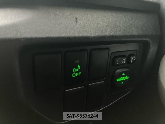 Toyota PRIUS 2014-02 7359389-17