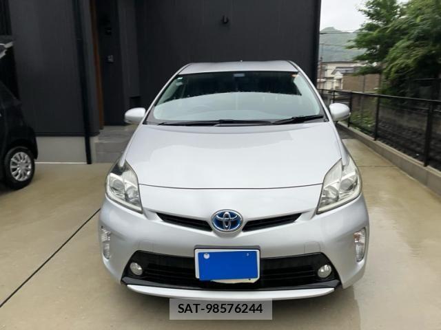 Toyota PRIUS 2014-02 7359389-1