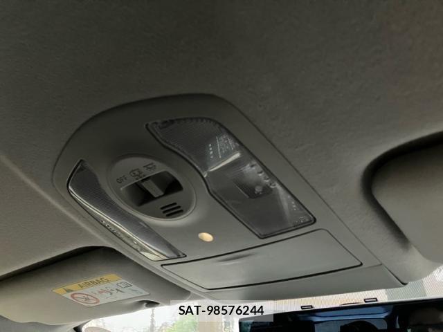 Toyota PRIUS 2014-02 7359389-19