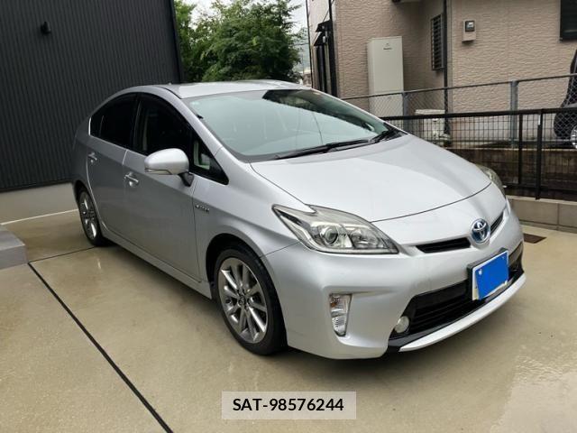 Toyota PRIUS 2014-02 7359389-2