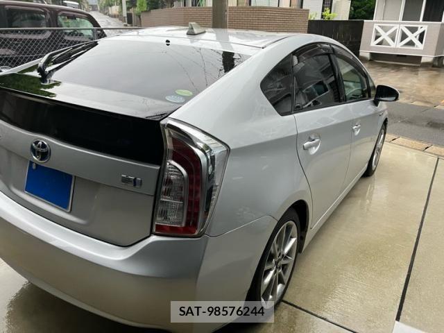 Toyota PRIUS 2014-02 7359389-7