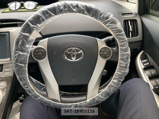 Toyota PRIUS 2013-06 7378969-12