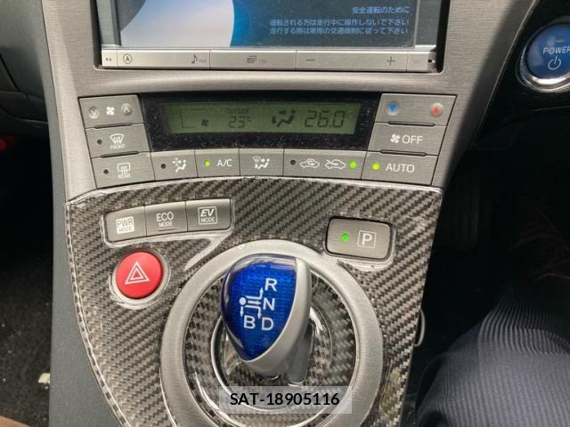Toyota PRIUS 2013-06 7378969-15