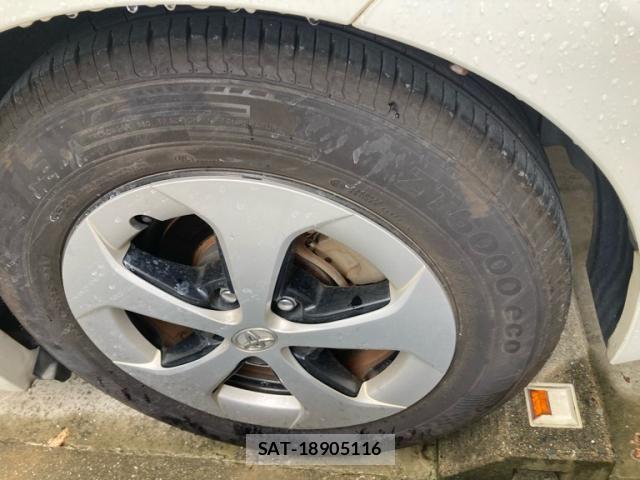 Toyota PRIUS 2013-06 7378969-6