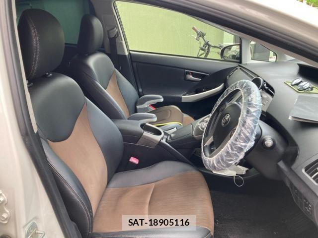 Toyota PRIUS 2013-06 7378969-8