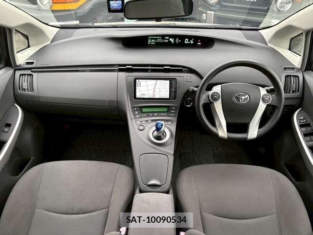 Toyota PRIUS 2011-06 7393647-17