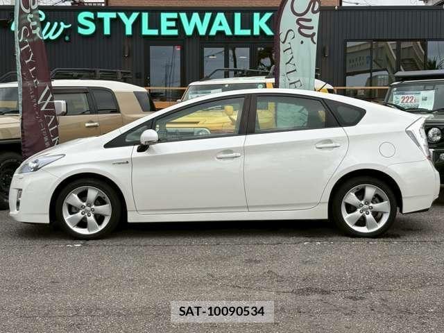 Toyota PRIUS 2011-06 7393647-7