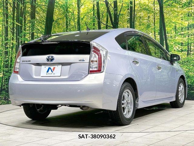 Toyota PRIUS 2013-05 7393648-16