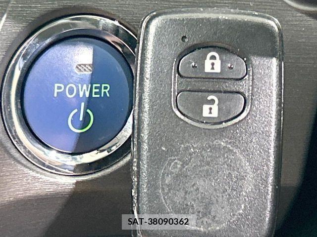 Toyota PRIUS 2013-05 7393648-5