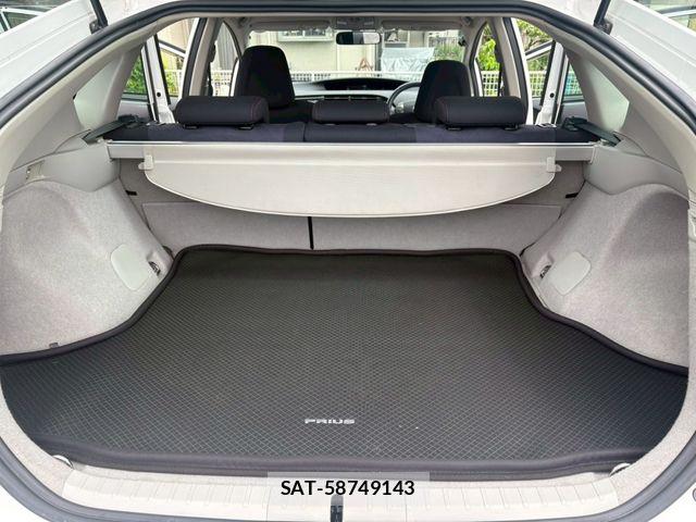 Toyota PRIUS 2013-02 7393637-11