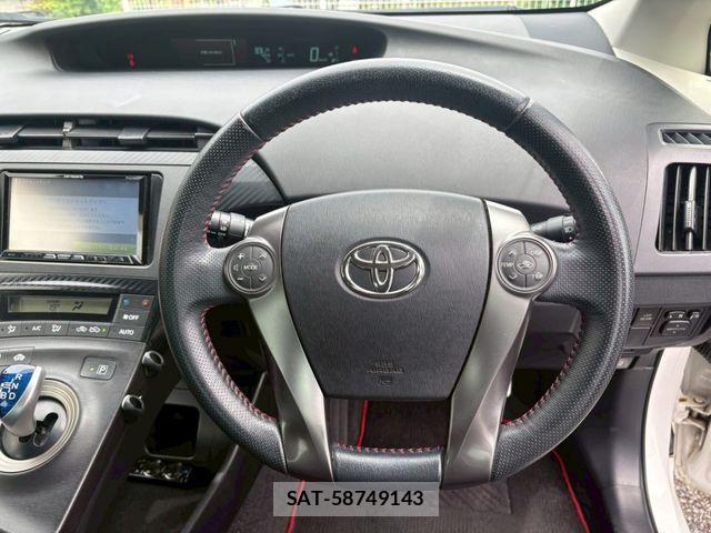 Toyota PRIUS 2013-02 7393637-15