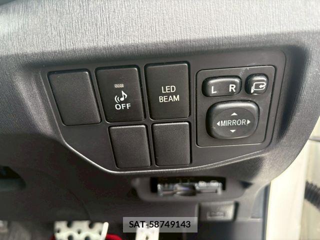 Toyota PRIUS 2013-02 7393637-20