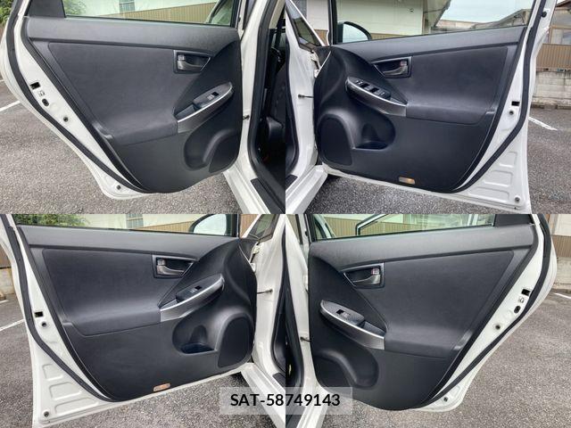 Toyota PRIUS 2013-02 7393637-26