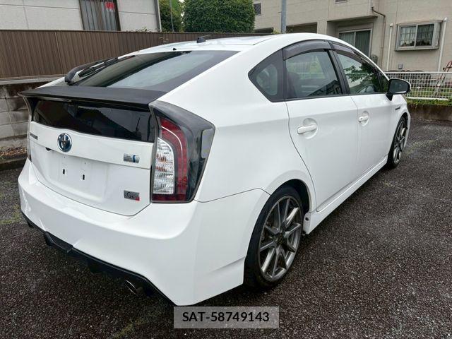 Toyota PRIUS 2013-02 7393637-2