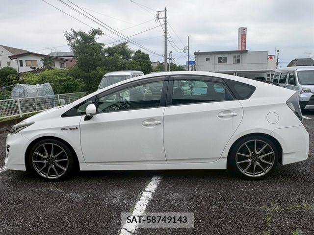 Toyota PRIUS 2013-02 7393637-5