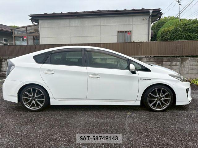 Toyota PRIUS 2013-02 7393637-7
