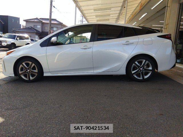 Toyota PRIUS 2021-06 7393571-14