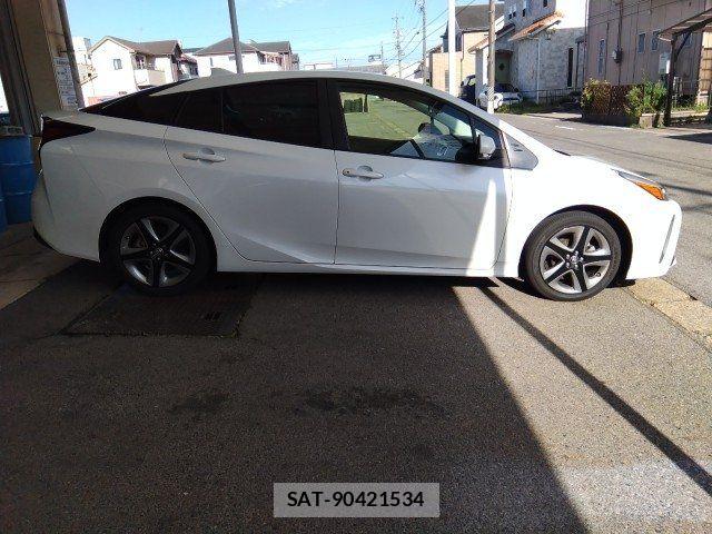 Toyota PRIUS 2021-06 7393571-15