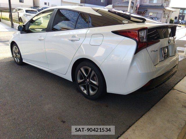 Toyota PRIUS 2021-06 7393571-16