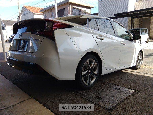 Toyota PRIUS 2021-06 7393571-1