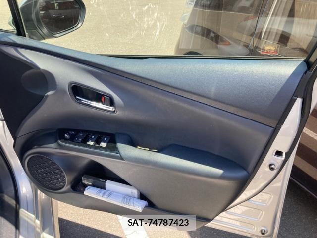 Toyota PRIUS 2016-06 7393635-14