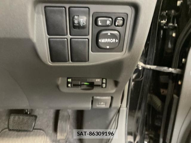 Toyota PRIUS 2011-07 7393664-18