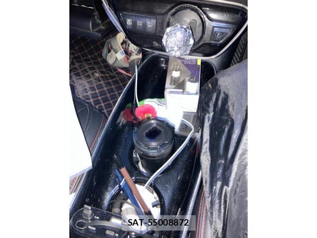 Toyota PRIUS 2017-12 7393643-12