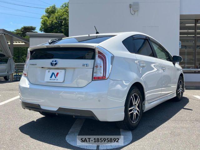 Toyota PRIUS 2012-05 7393650-16