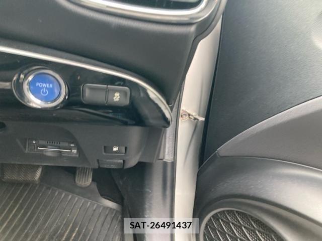 Toyota PRIUS 2016-11 7393646-11
