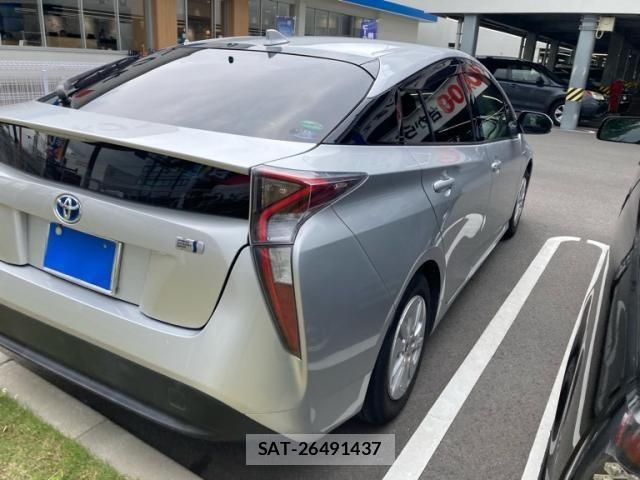 Toyota PRIUS 2016-11 7393646-7