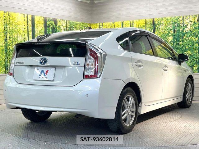 Toyota PRIUS 2014-06 7393636-16