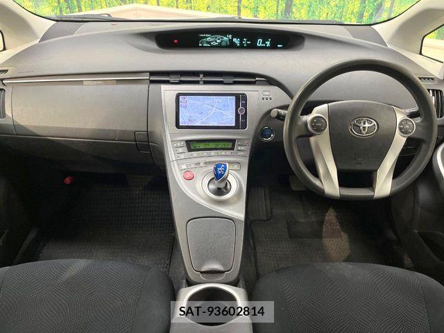 Toyota PRIUS 2014-06 7393636-1
