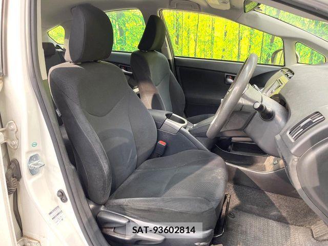 Toyota PRIUS 2014-06 7393636-7