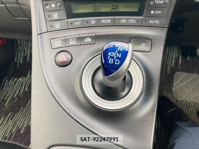 Toyota PRIUS 2010-03 7393665-16