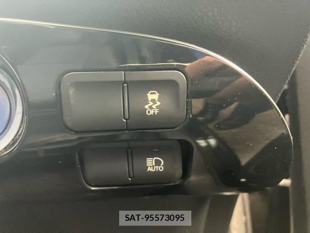 Toyota PRIUS 2015-12 7393644-11