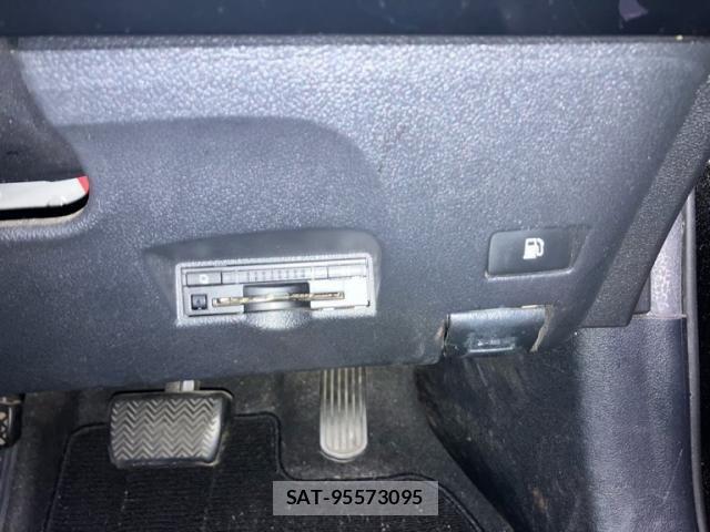 Toyota PRIUS 2015-12 7393644-12